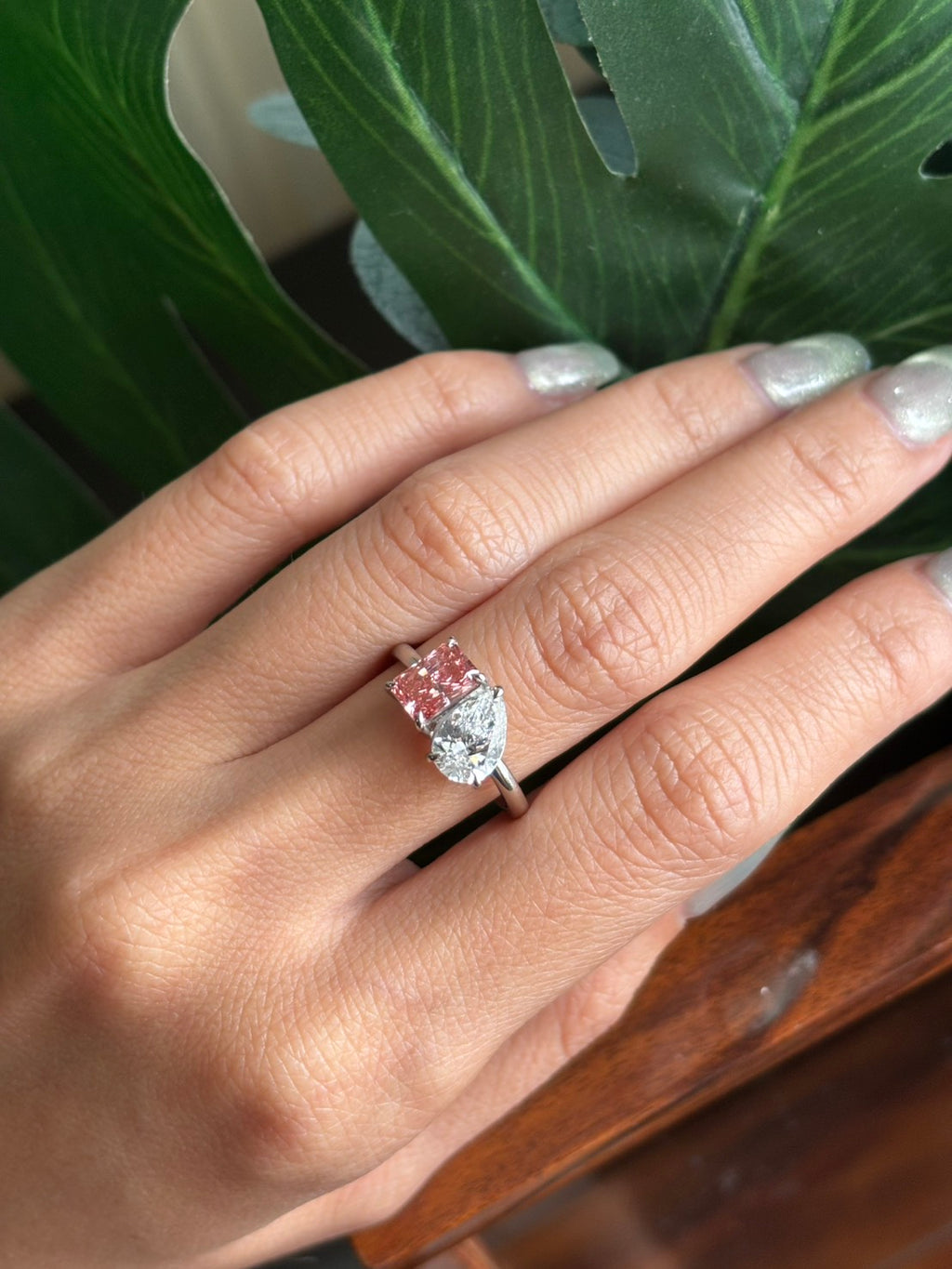 Close-up detail of 1.06 ct radiant fancy vivid pink and 1.05 ct pear white IGI-certified lab-grown diamonds on 47AU Toi et Moi ring
